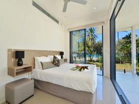 Esplanade Villa Luxury Holiday Accommodation Port Douglas beachfront room with sea view