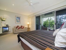 Plantation House 2 luxury holiday rental Port Douglas master bedroom