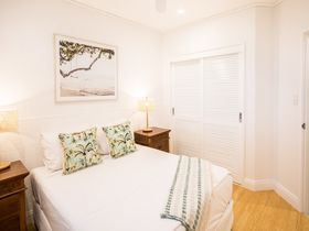 Amaroo beachfront Luxury Holiday Rental Port Douglas queen room