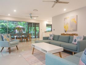 Iluka Beach Villa Port Douglas - Luxury Accommodation - Open Plan Lounge & Dining