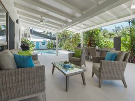 9 Ruby Port Douglas Luxury Accommodation lounge area