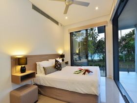 Esplanade Villa Luxury Holiday Accommodation Port Douglas contemporary bedroom