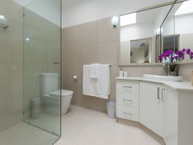 9 Ruby Port Douglas Luxury Accommodation bathroom