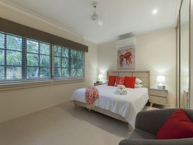 9 Ruby Port Douglas Luxury Accommodation bedroom