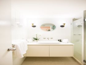 Amaroo beachfront Luxury Holiday Rental Port Douglas bathroom 2