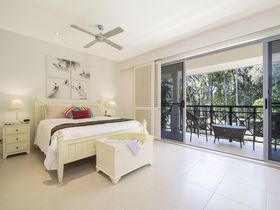 Whispering Palms Luxury Port Douglas Accommodation master bedroom with views