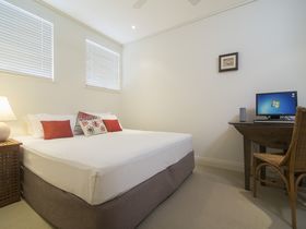 Plantation House 2 luxury holiday rental Port Douglas bedroom upstairs