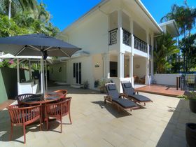 Whispering Palms Luxury Port Douglas Accommodation 4 bedroom beachfront