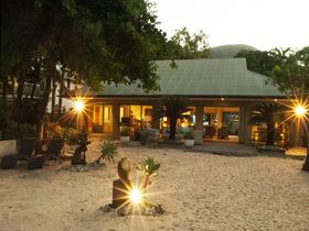 Tali Oak Luxury accommodation beachfront Port Douglas