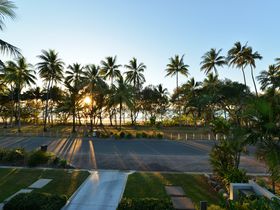 Esplanade Villa Luxury Holiday Accommodation Port Douglas Beachfront sunrise