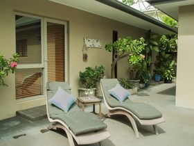 Tali Oak Luxury beachfront accommodation port douglas pool lounges