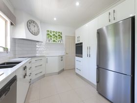9 Ruby Port Douglas Luxury Accommodation contemporary well equipped kitchen