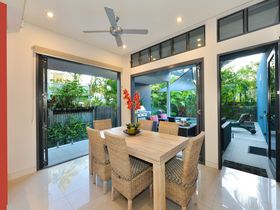 Esplanade Villa Luxury Holiday Accommodation Port Douglas beachfront dining