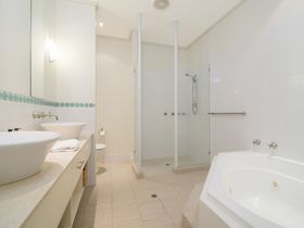 Plantation House 2 luxury holiday rental Port Douglas master bathroom