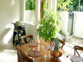 Plantation House 2 luxury holiday rental Port Douglas courtyard beachside