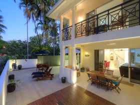 Whispering Palms Luxury Port Douglas Accommodation spacious outdoor area
