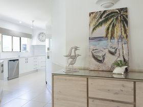 9 Ruby Port Douglas Luxury Accommodation family house kitchen