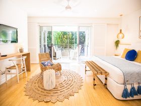 Amaroo beachfront Luxury Holiday Rental Port Douglas master bedroom