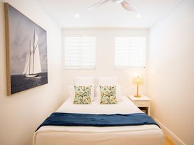 Amaroo beachfront Luxury Holiday Rental Port Douglas blue room