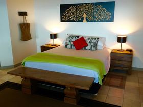 Tali Oak Luxury beachfront accommodation port douglas master