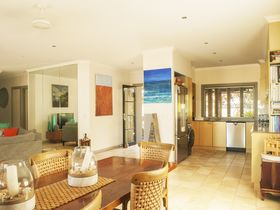 Tali Oak Beach Luxury accommodation Port Douglas dining living kitchen