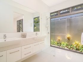 Iluka Beach Villa Port Douglas - Luxury Accommodation - Bathroom