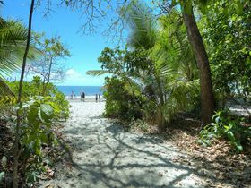 Plantation House 2 luxury holiday accommodation Port Douglas beach access