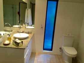 Tali Oak Luxury beachfront accommodation port douglas bathroom