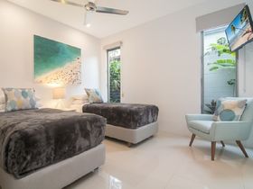 Iluka Beach Villa Port Douglas - Luxury Accommodation - King/Twin Bedroom