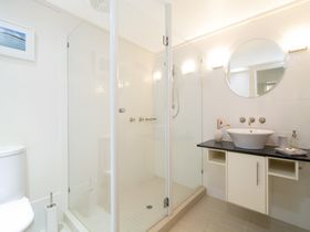 Whispering Palms Luxury Port Douglas Accommodation bathroom