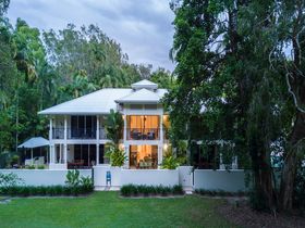 Amaroo beachfront Luxury Holiday Rental Port Douglas 4 bedroom