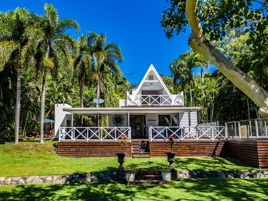 Port Douglas Beachfront Luxury Holiday Accommodation