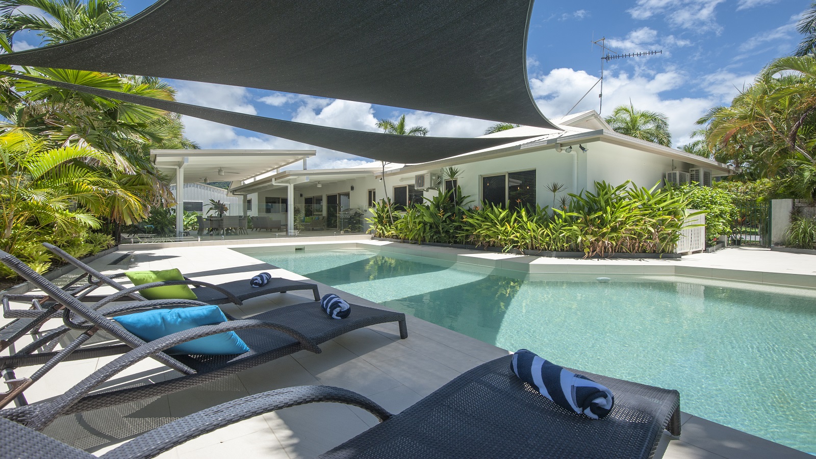 Port Douglas Luxury Holiday accommodation 9 Ruby 4 bedroom