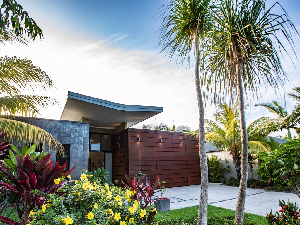 Luxurious Tranquility by the Lake Port Douglas