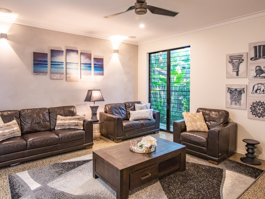 Luxurious Tranquility by the Lake Port Douglas