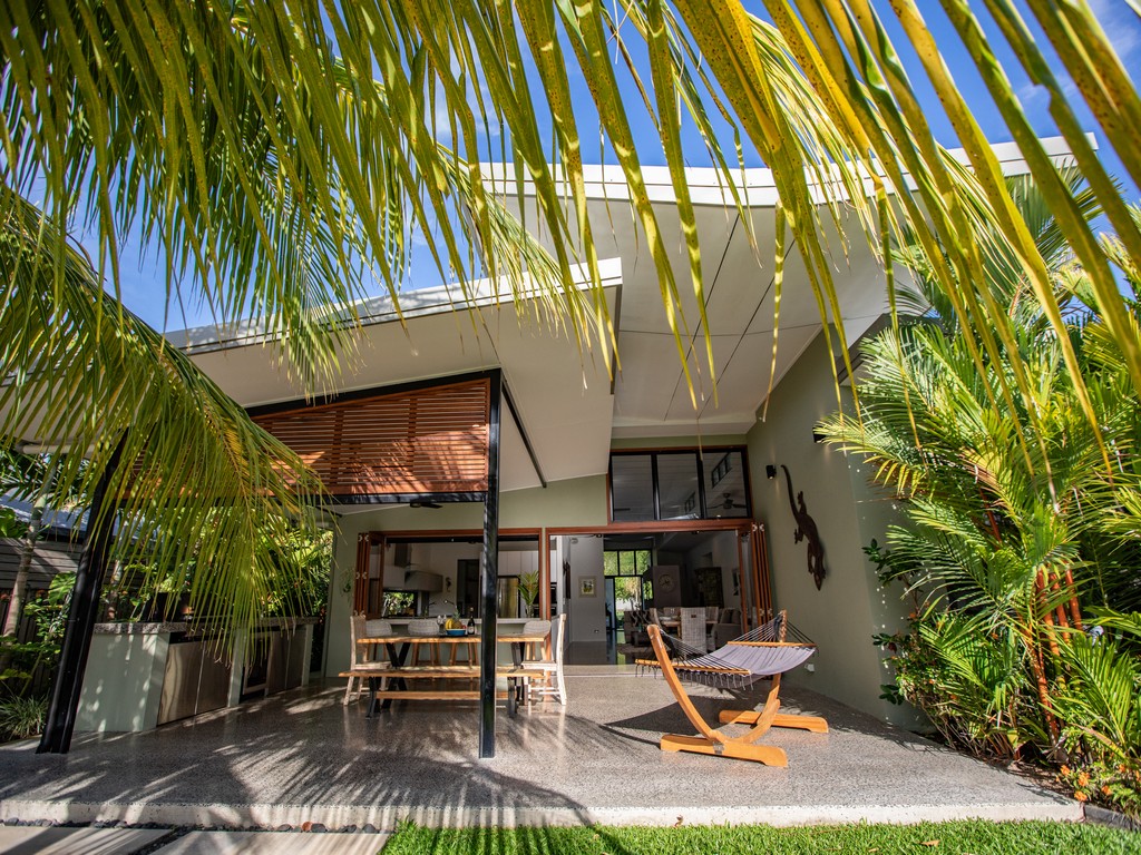 Luxurious Tranquility by the Lake Port Douglas