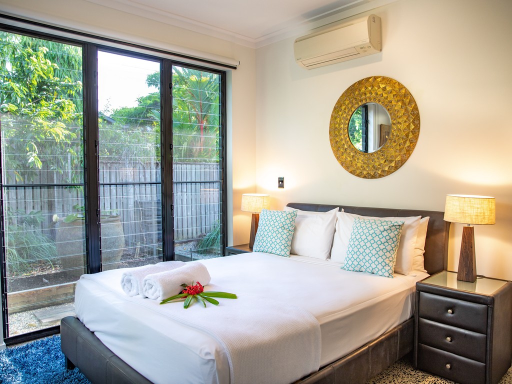 Luxurious Tranquility by the Lake Port Douglas